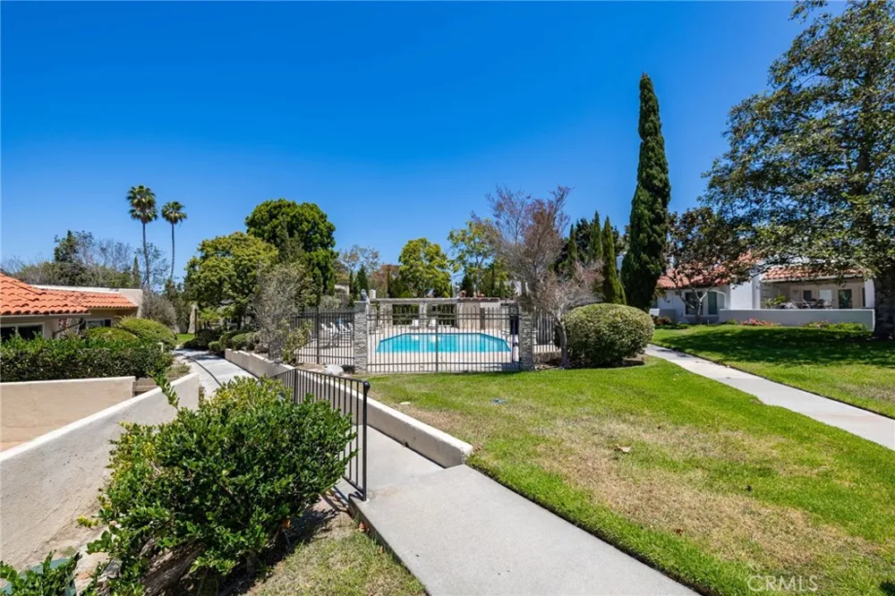 2332 Vista Huerta Newport Beach, CA 92660