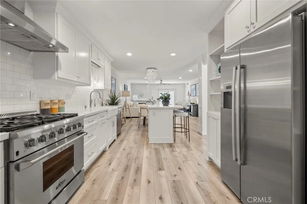 2332 Vista Huerta Newport Beach, CA 92660