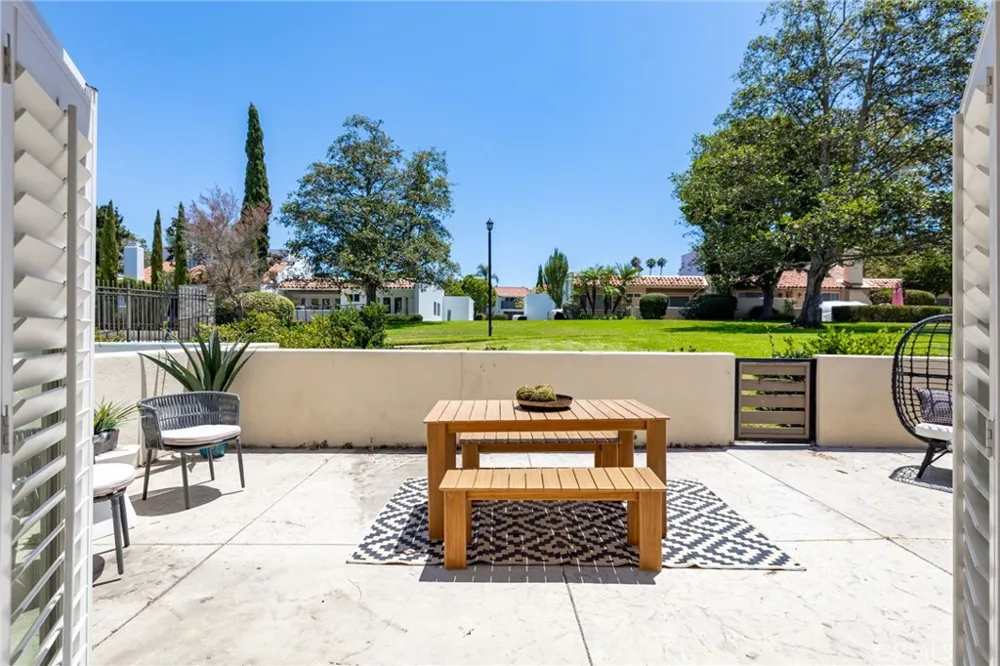 2332 Vista Huerta Newport Beach, CA 92660