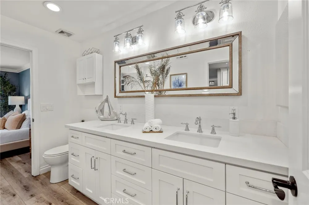 2332 Vista Huerta Newport Beach, CA 92660