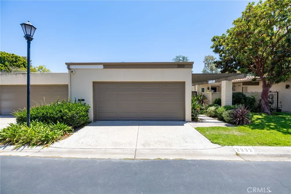 2332 Vista Huerta Newport Beach, CA 92660