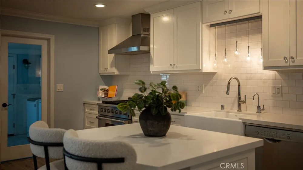 2332 Vista Huerta Newport Beach, CA 92660