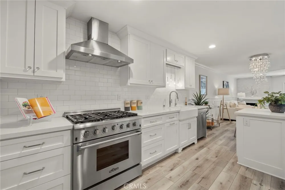 2332 Vista Huerta Newport Beach, CA 92660