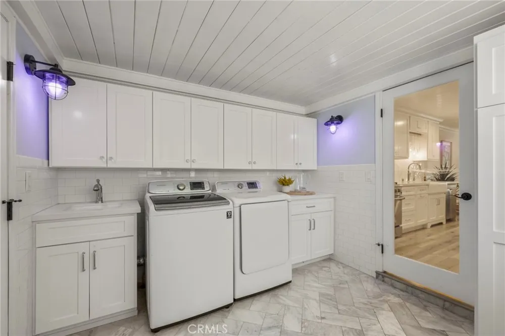 2332 Vista Huerta Newport Beach, CA 92660