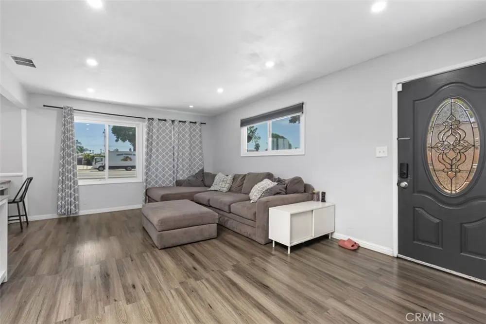 4711 Hollenbeck Covina, CA 91722