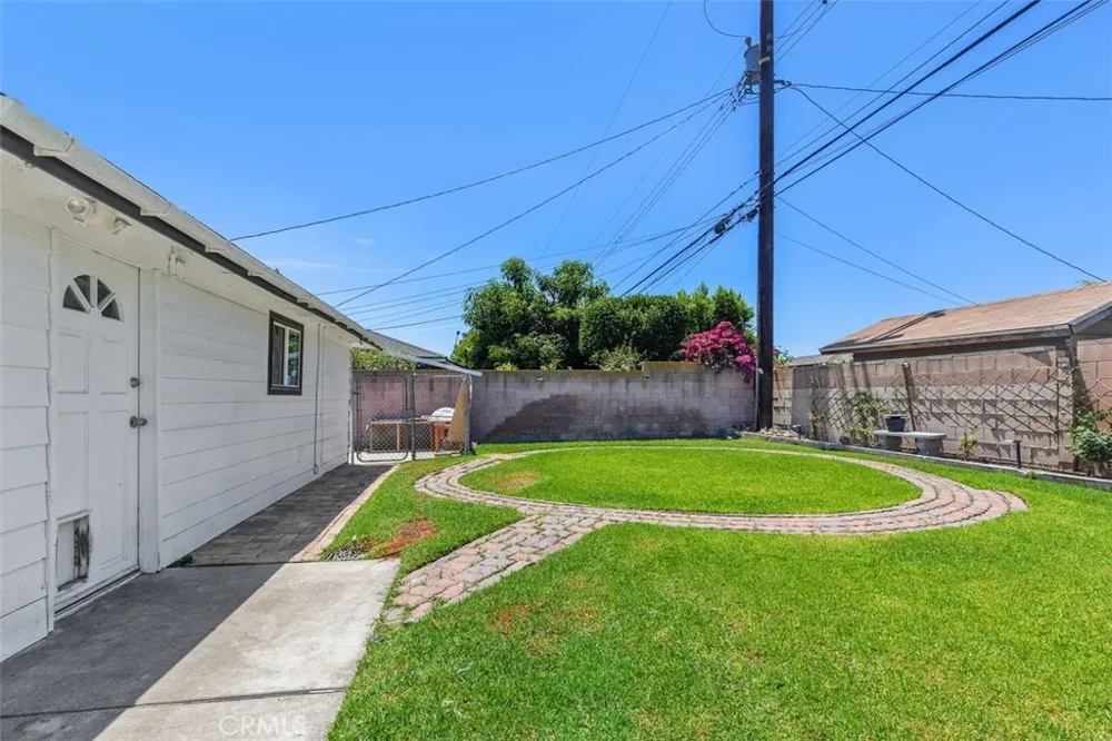 4711 Hollenbeck Covina, CA 91722