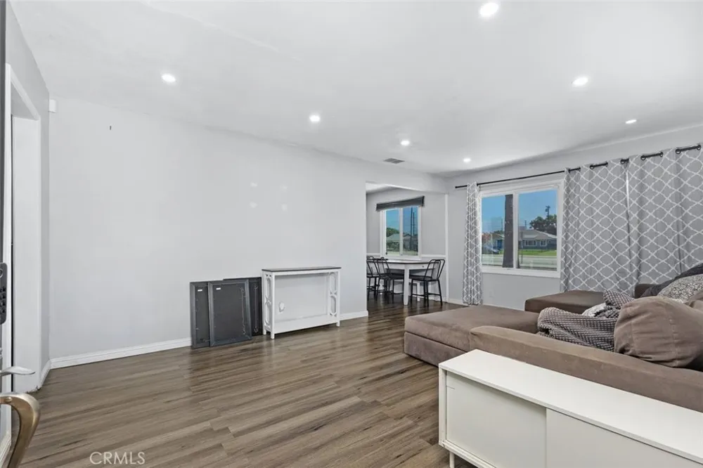 4711 Hollenbeck Covina, CA 91722