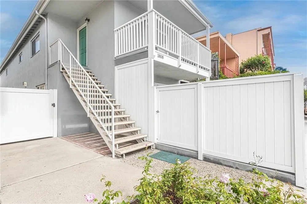 1808 W Balboa #B Newport Beach, CA 92663