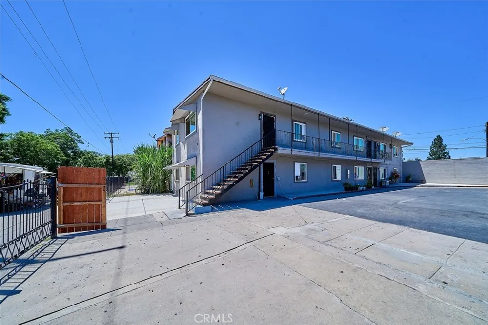 2001 W Myrtle Santa Ana, CA 92703