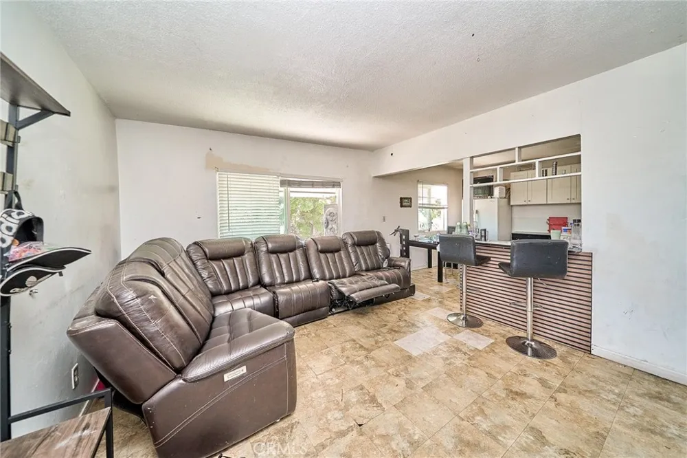 2001 W Myrtle Santa Ana, CA 92703
