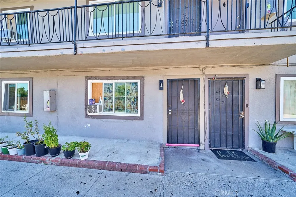 2001 W Myrtle Santa Ana, CA 92703