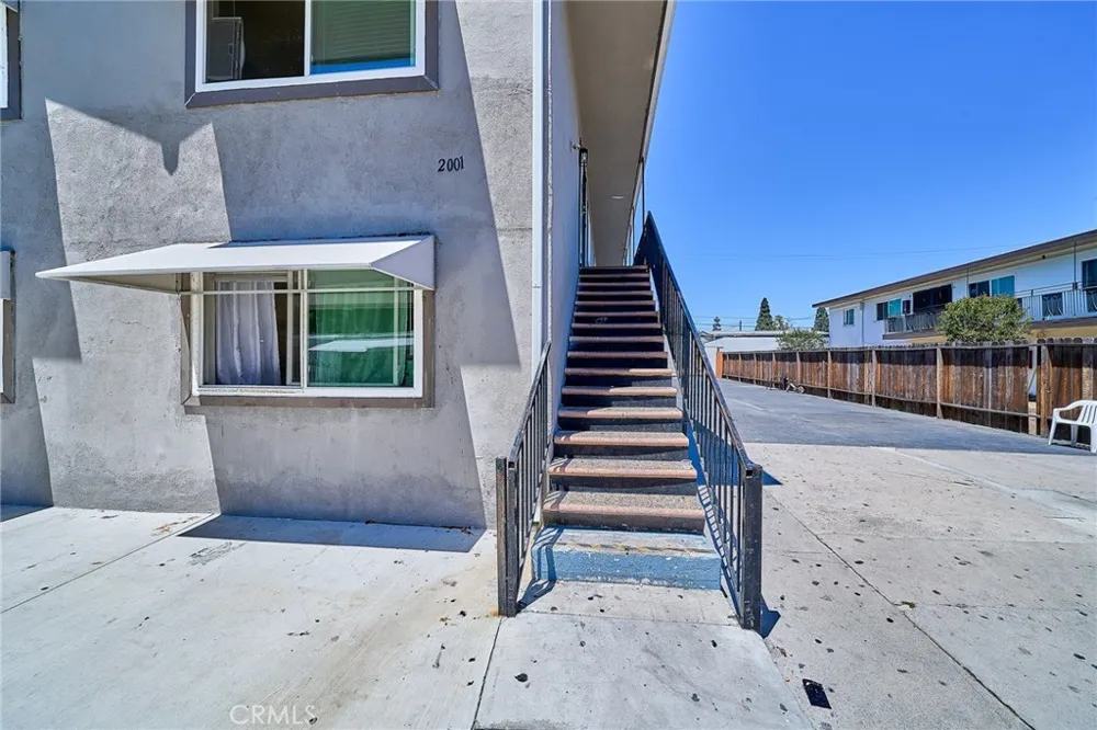 2001 W Myrtle Santa Ana, CA 92703