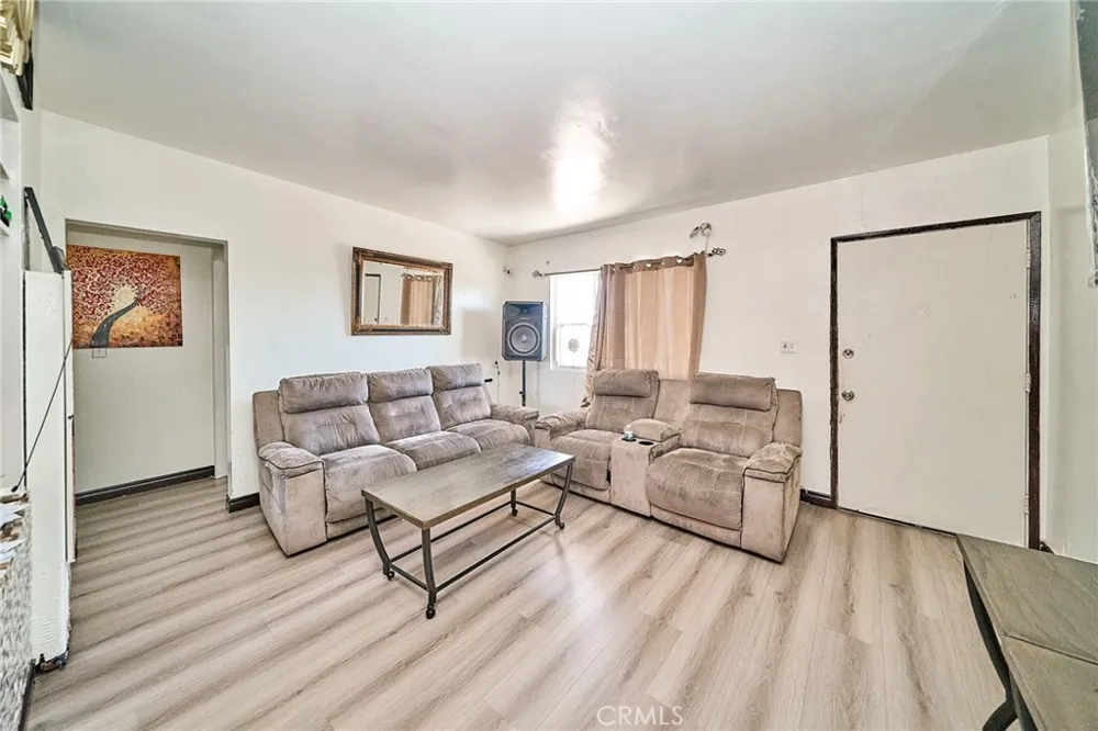 2001 W Myrtle Santa Ana, CA 92703