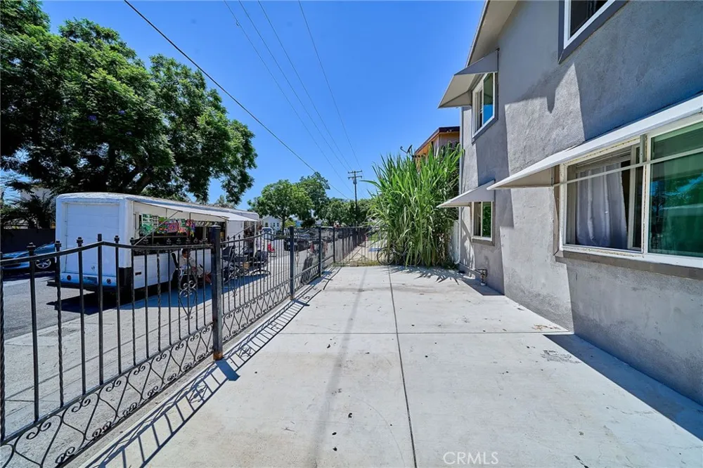 2001 W Myrtle Santa Ana, CA 92703