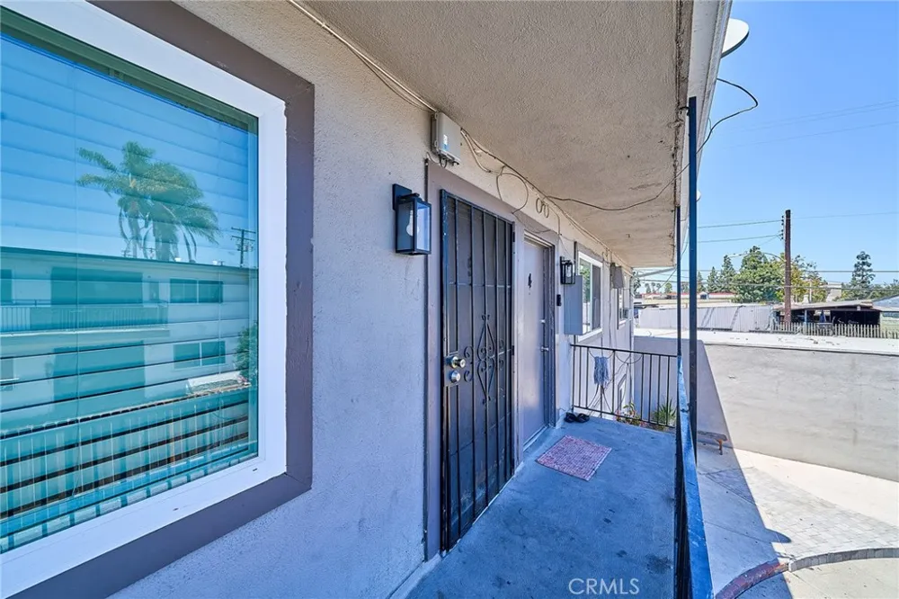 2001 W Myrtle Santa Ana, CA 92703