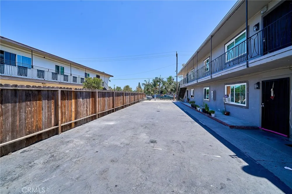 2001 W Myrtle Santa Ana, CA 92703