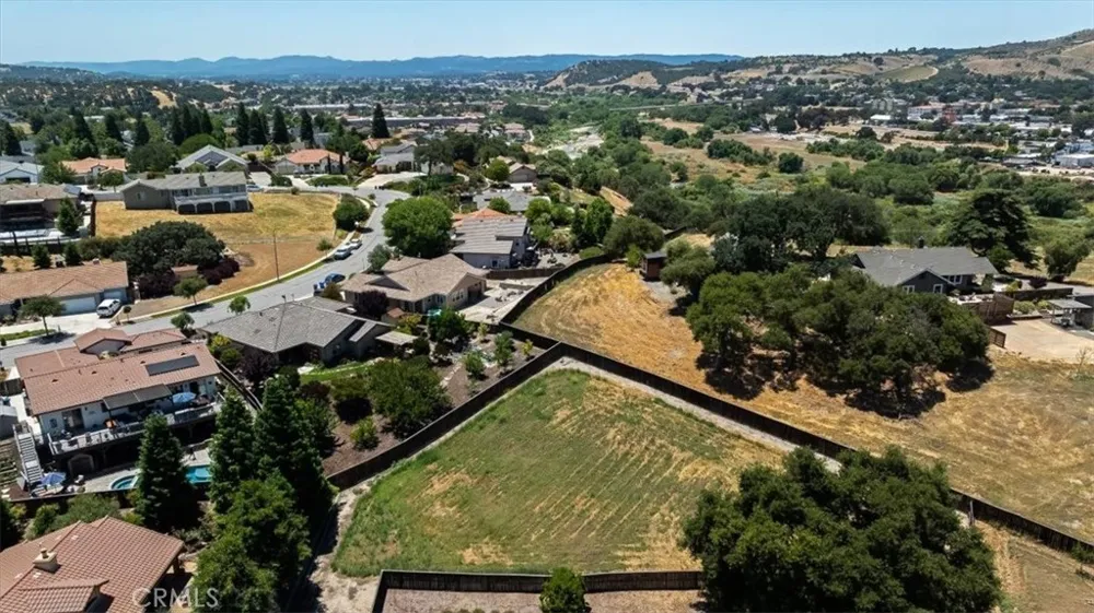 609 Navajo Paso Robles, CA 93446