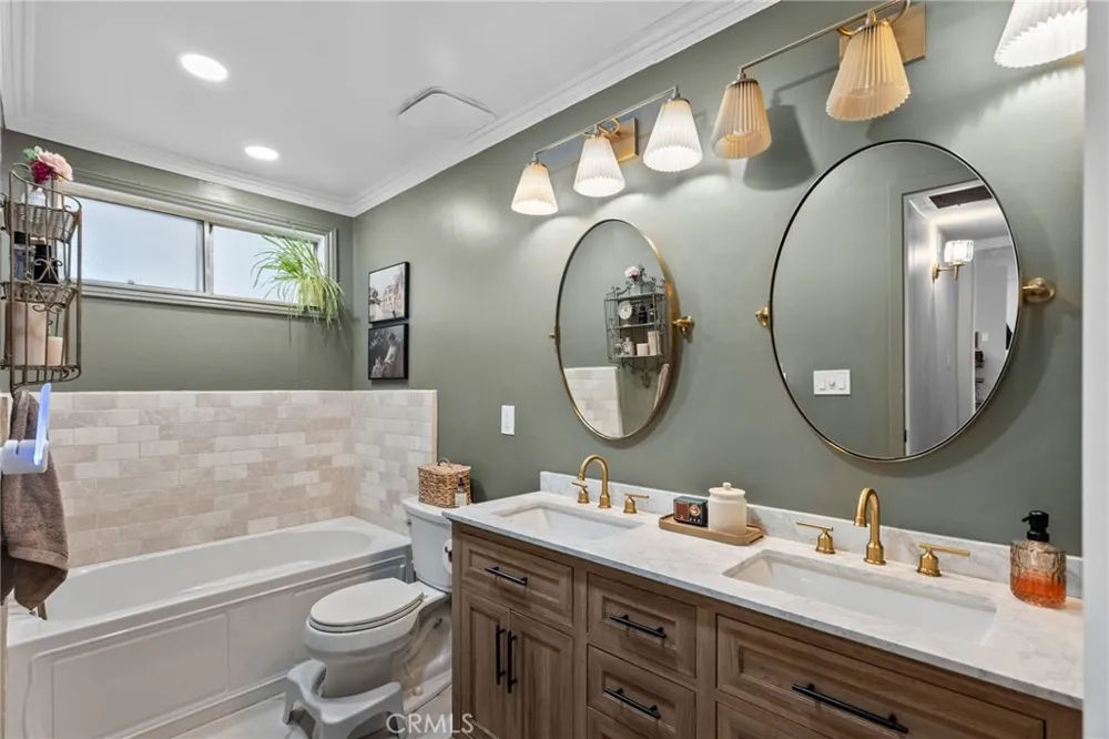 4445 Cartwright Avenue #212 Toluca Lake, CA 91602