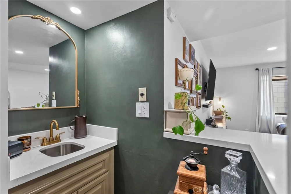 4445 Cartwright Avenue #212 Toluca Lake, CA 91602