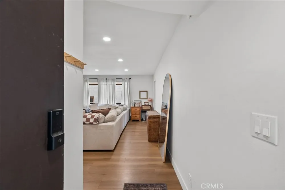 4445 Cartwright Avenue #212 Toluca Lake, CA 91602