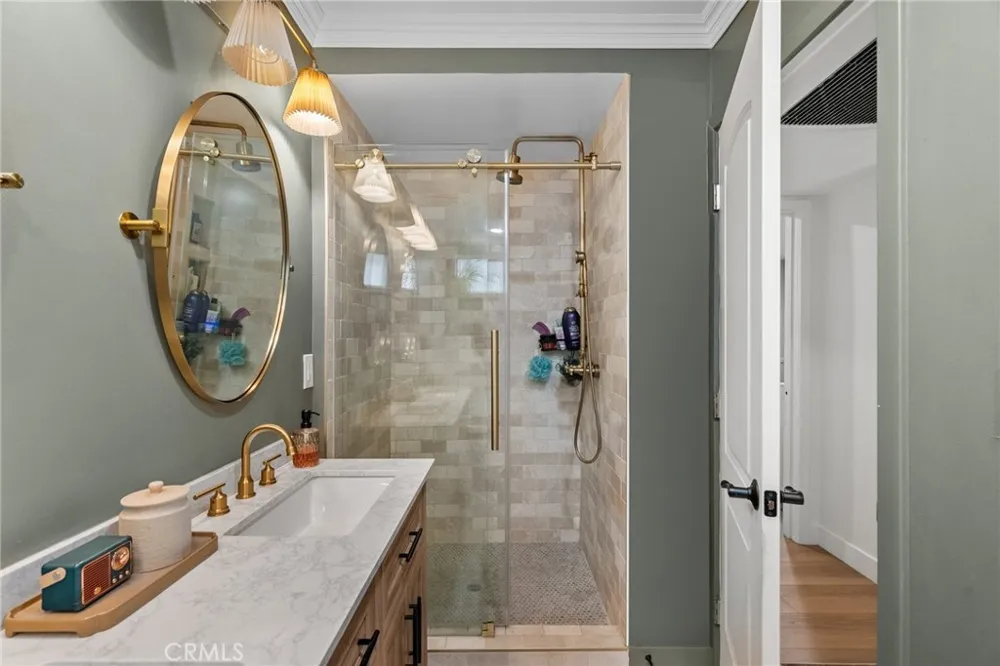 4445 Cartwright Avenue #212 Toluca Lake, CA 91602