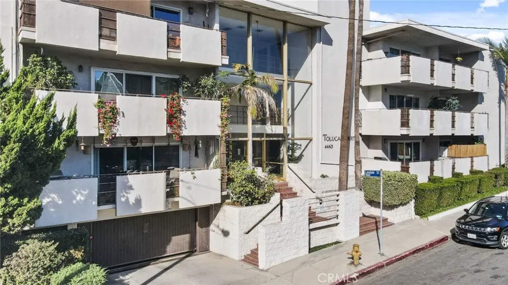 4445 Cartwright Avenue #212 Toluca Lake, CA 91602