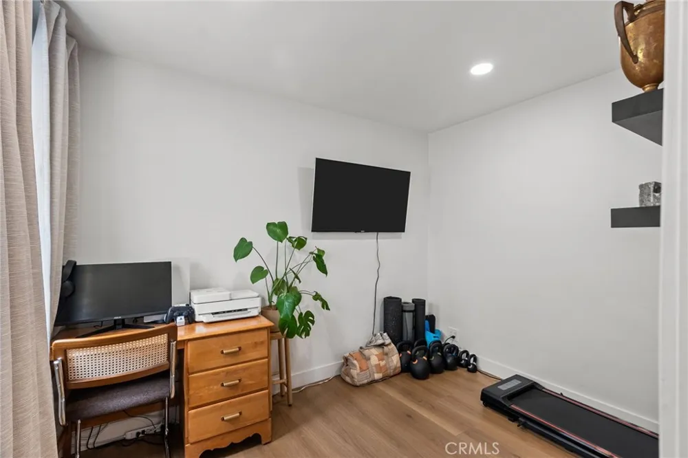 4445 Cartwright Avenue #212 Toluca Lake, CA 91602