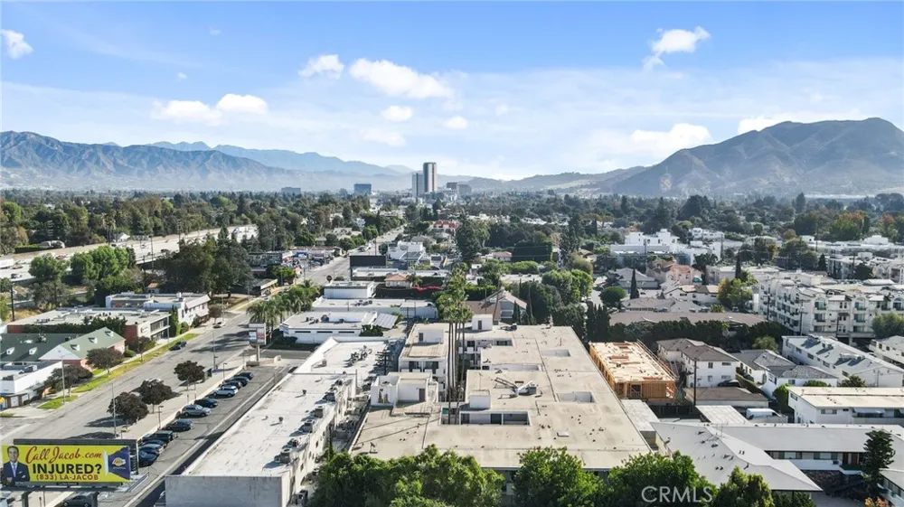 4445 Cartwright Avenue #212 Toluca Lake, CA 91602