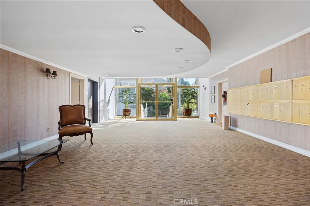 4445 Cartwright Avenue #212 Toluca Lake, CA 91602