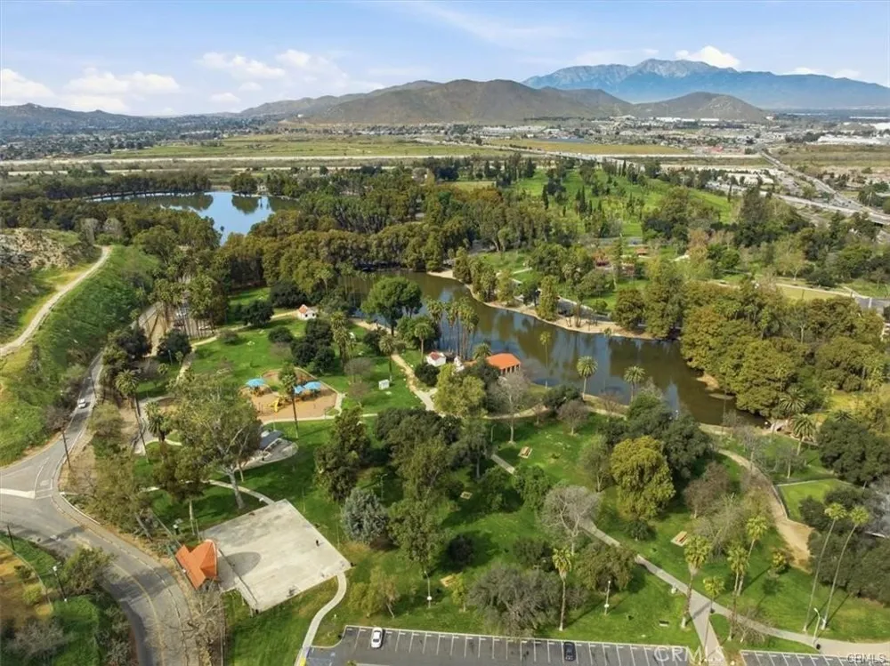 3045 Cedar Riverside, CA 92501