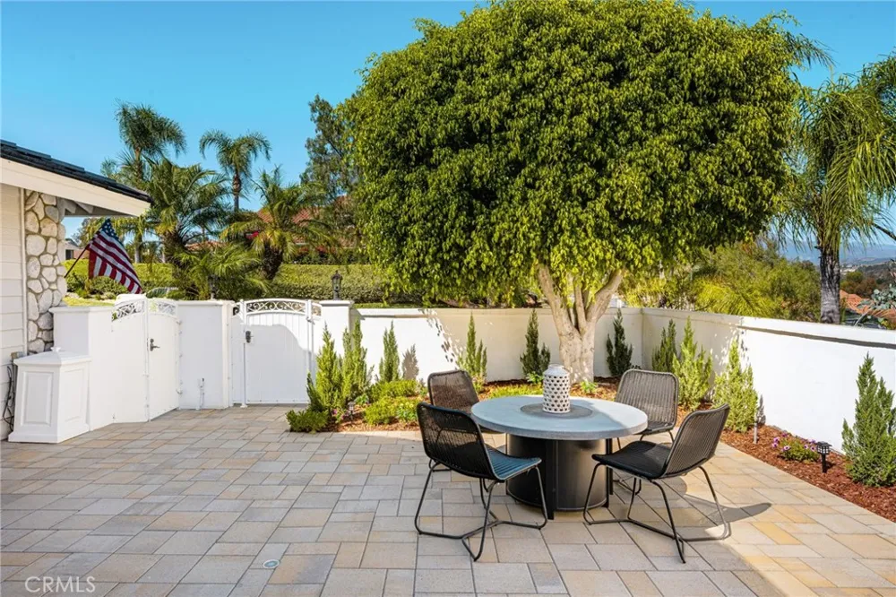 26822 Sommerset Lake Forest, CA 92630