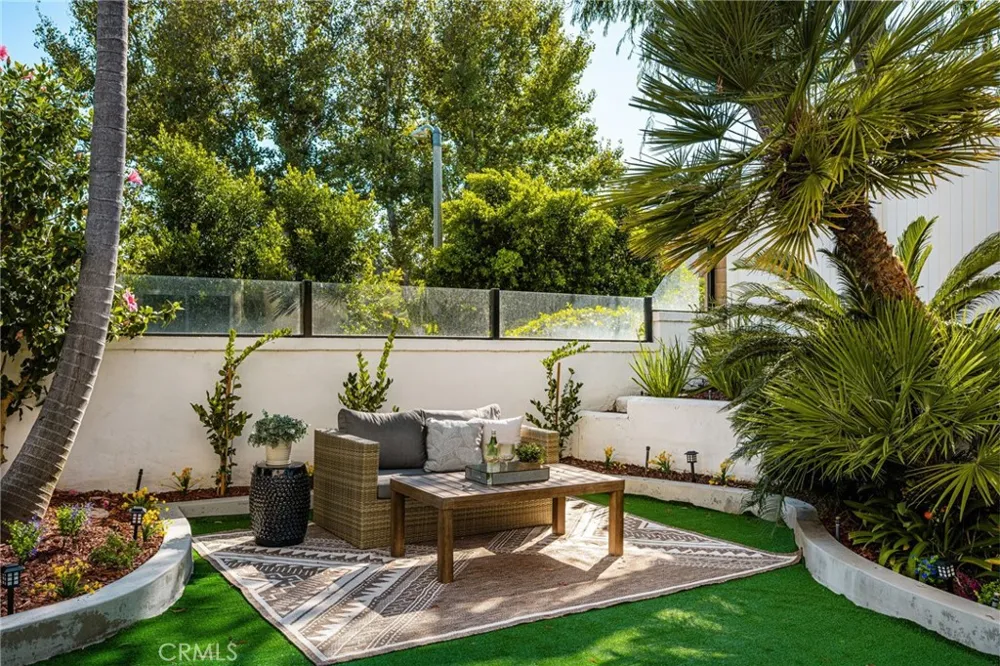 26822 Sommerset Lake Forest, CA 92630