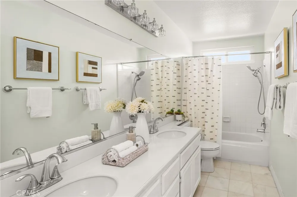 26822 Sommerset Lake Forest, CA 92630