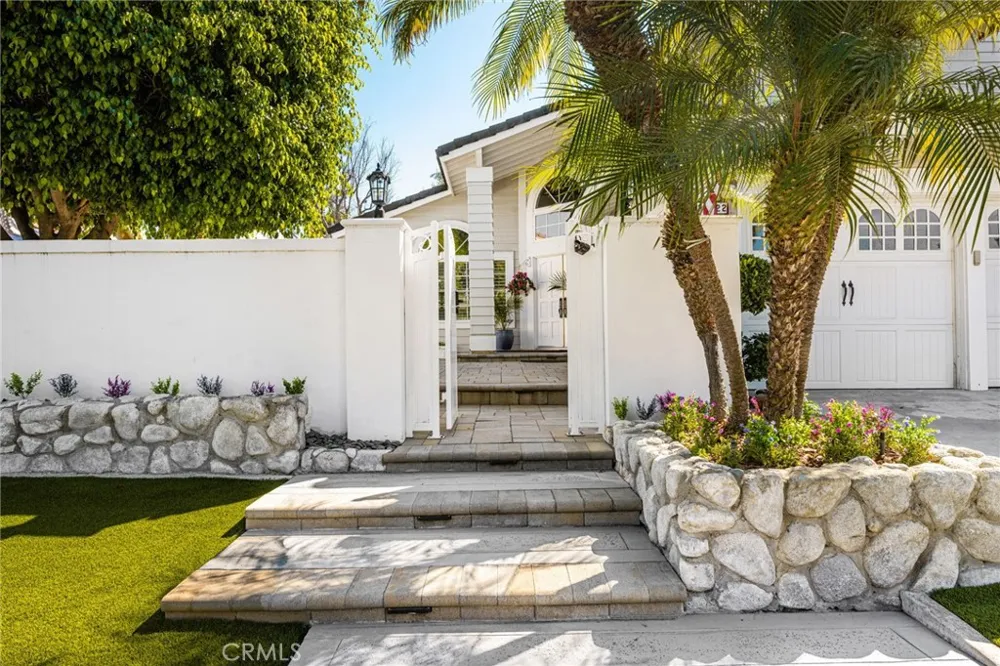 26822 Sommerset Lake Forest, CA 92630
