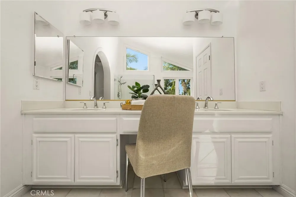 26822 Sommerset Lake Forest, CA 92630