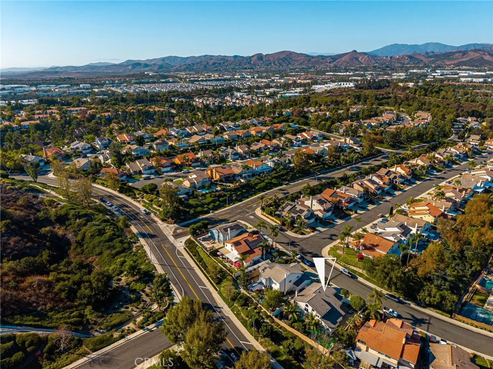 26822 Sommerset Lake Forest, CA 92630