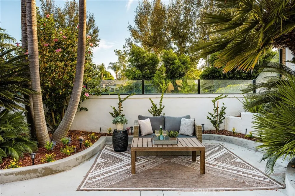 26822 Sommerset Lake Forest, CA 92630