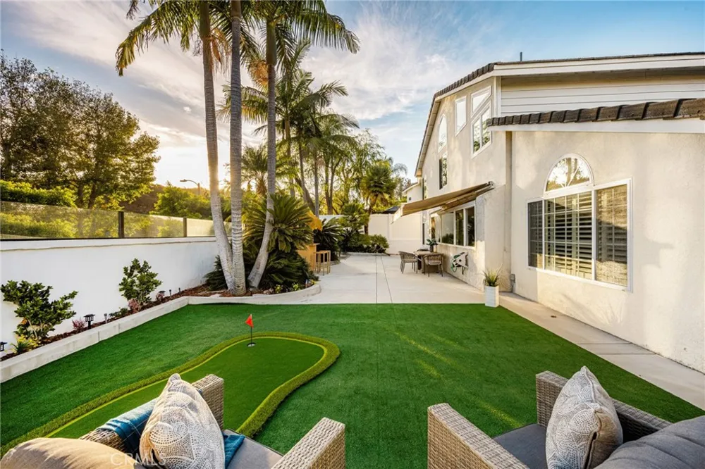 26822 Sommerset Lake Forest, CA 92630