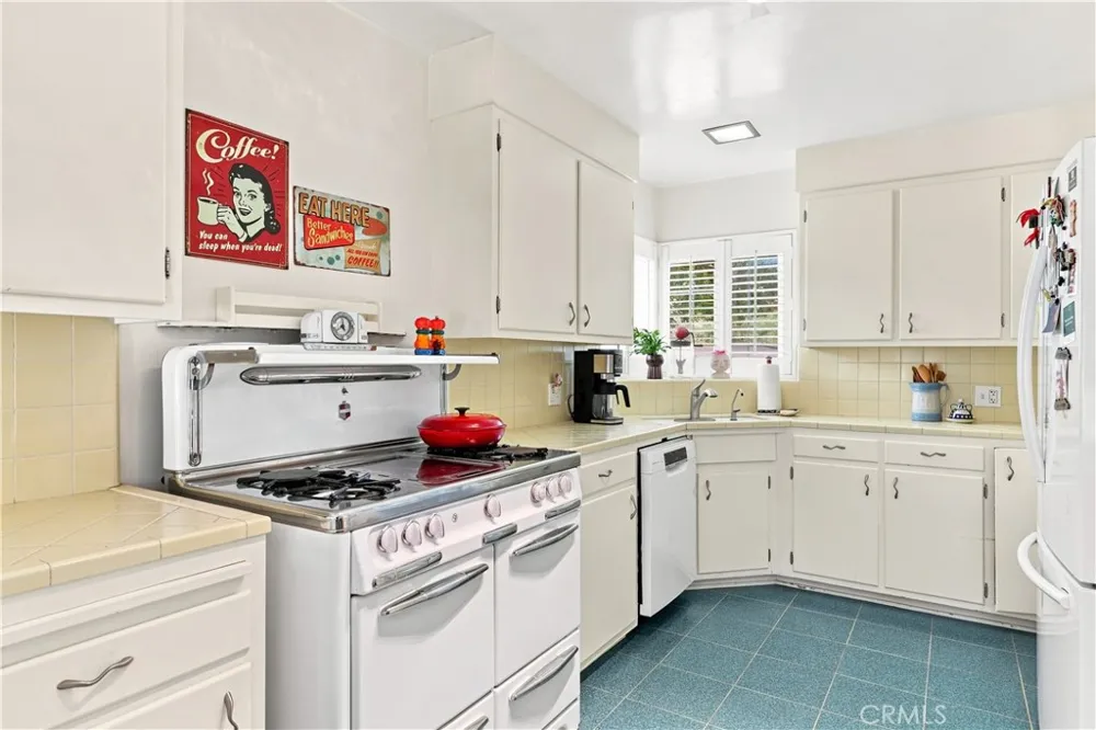 250 Palomares Ventura, CA 93003