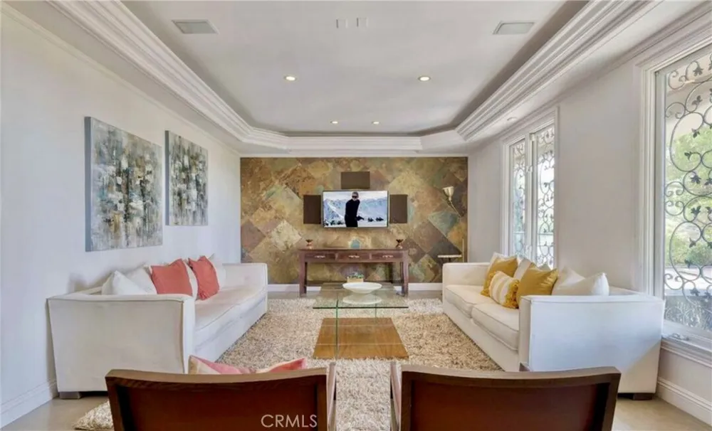 7218 Mulholland Los Angeles, CA 90068