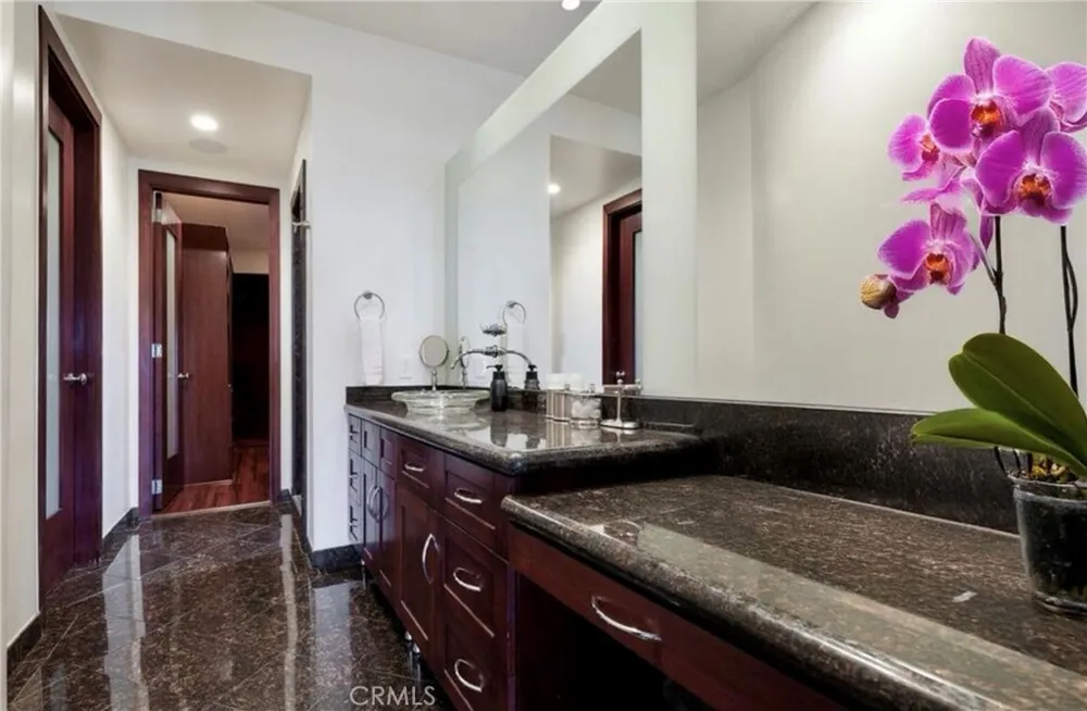 8827 Evanview Los Angeles, CA 90069