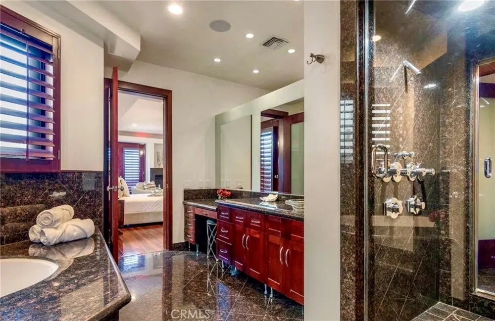 8827 Evanview Los Angeles, CA 90069