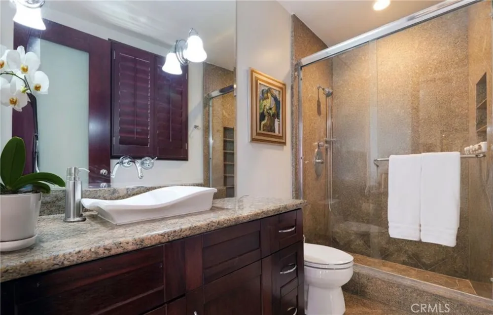8827 Evanview Los Angeles, CA 90069