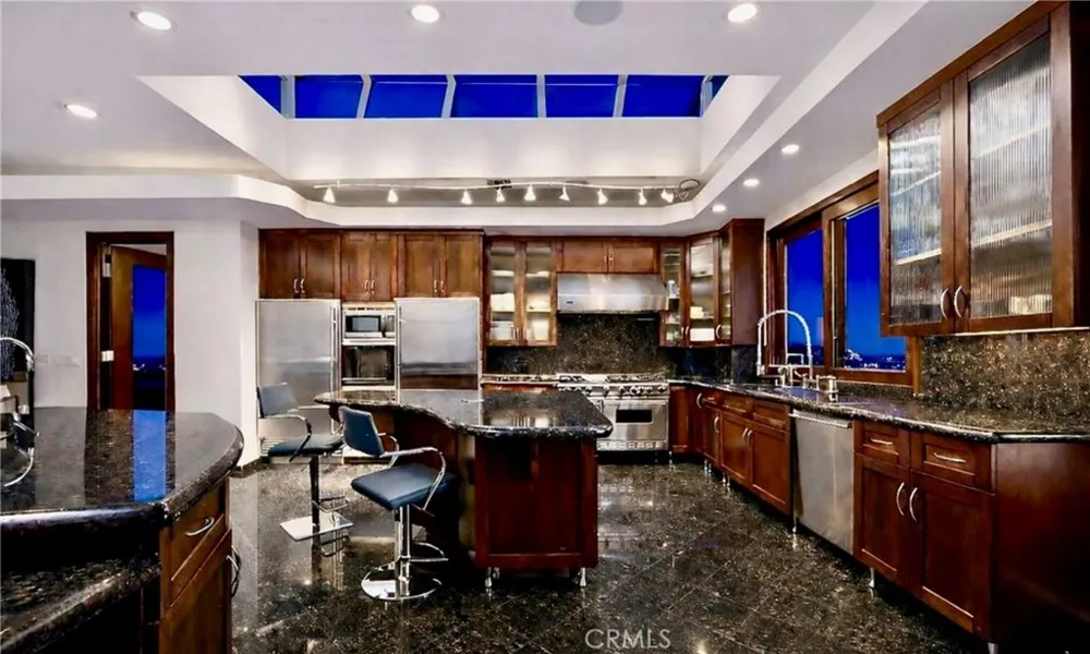8827 Evanview Los Angeles, CA 90069