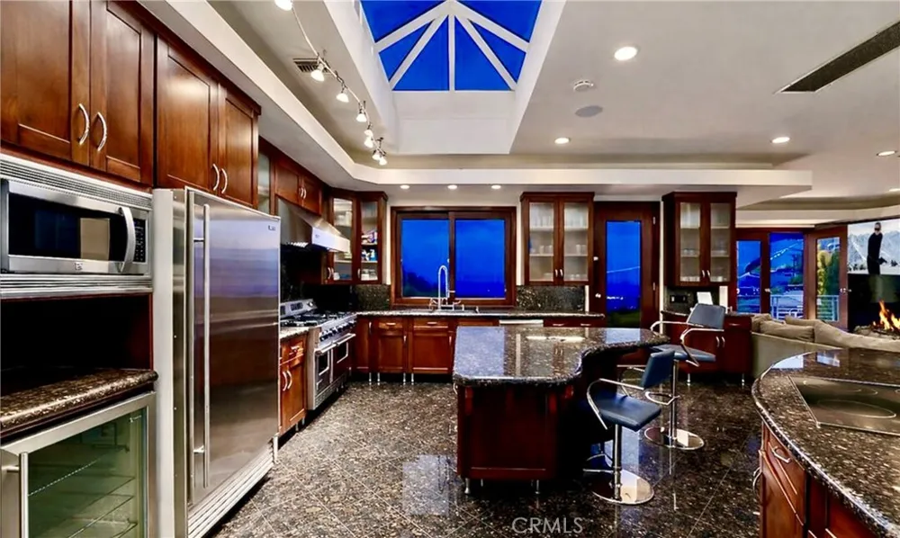 8827 Evanview Los Angeles, CA 90069