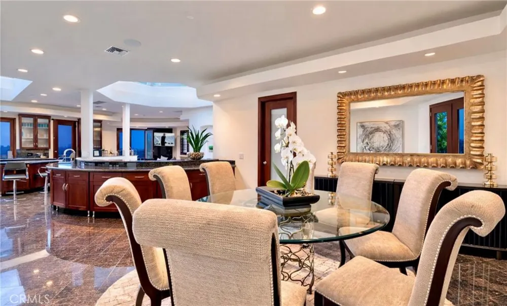 8827 Evanview Los Angeles, CA 90069
