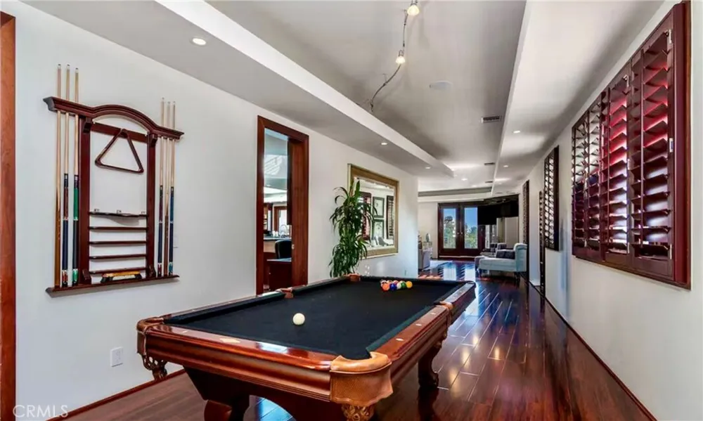 8827 Evanview Los Angeles, CA 90069