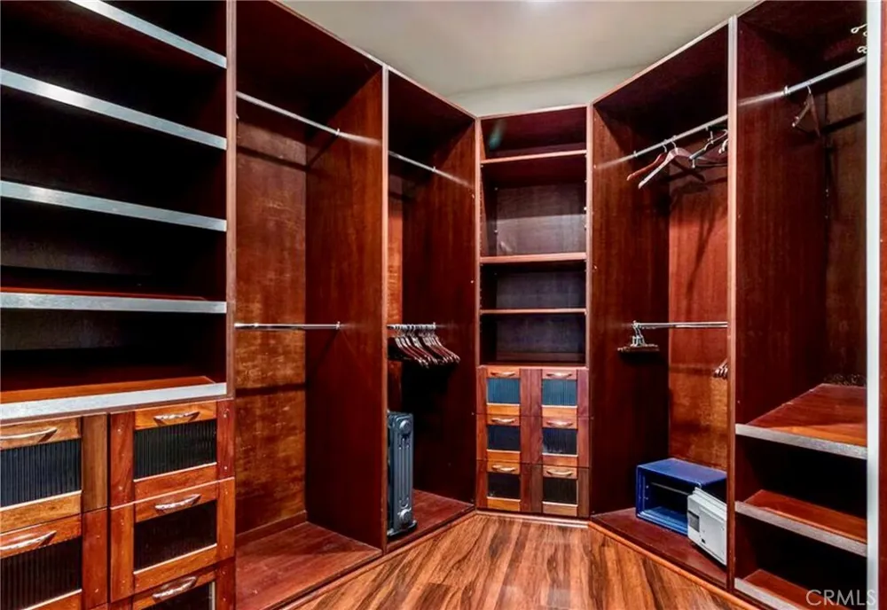 8827 Evanview Los Angeles, CA 90069