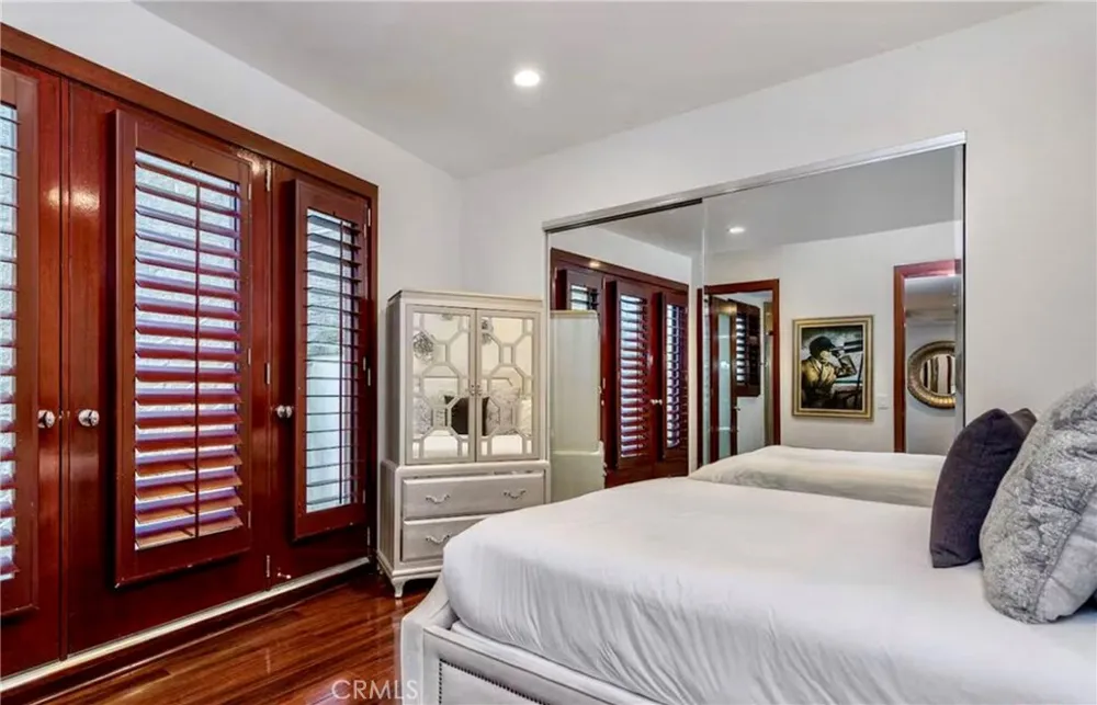 8827 Evanview Los Angeles, CA 90069