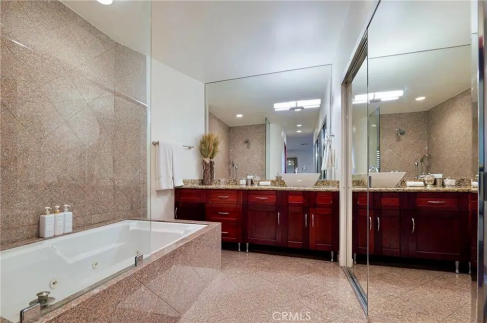 8827 Evanview Los Angeles, CA 90069